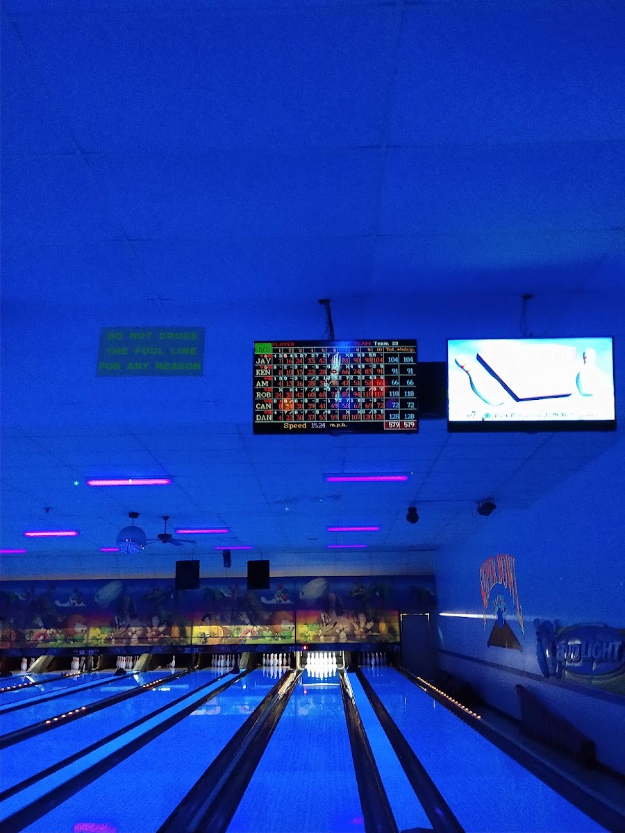 Super Bowling Lanes & Sports Bar